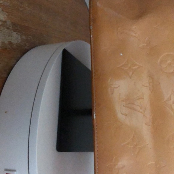 Louis Vuitton Imperfect Yellow Vernis Shoulder Tote Bag GUC - Picture 8 of 13